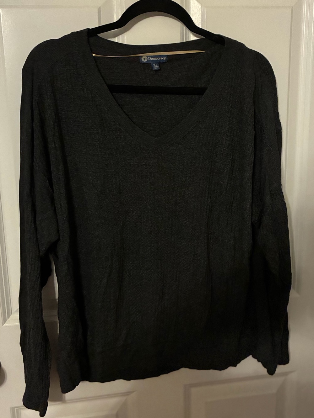 Democracy Women's Long Sleeve V-Neck Top - Black